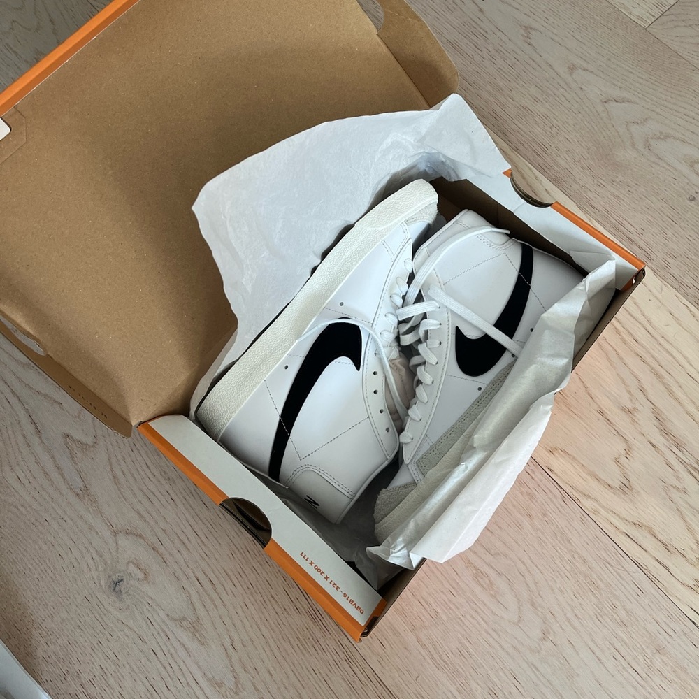 BRAND NEW Size 8.5 Women, White/Black, Nike Blazers.